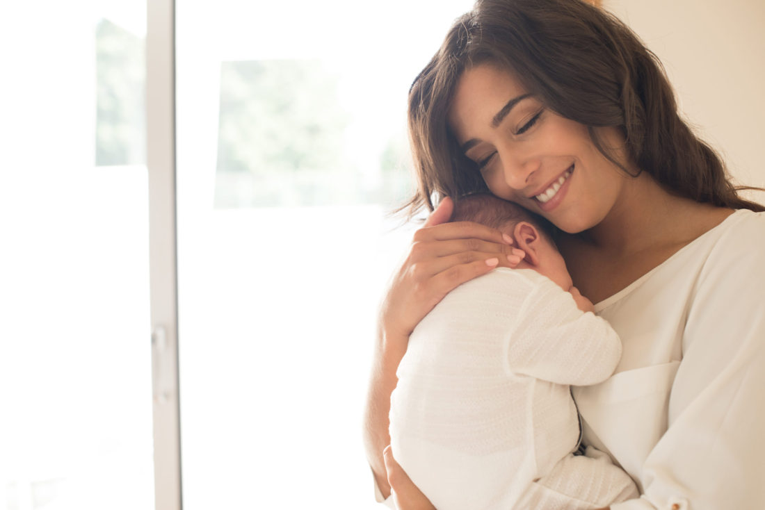 18 Amazing and Practical Gift Ideas For New Moms That Will Make Her Happy!